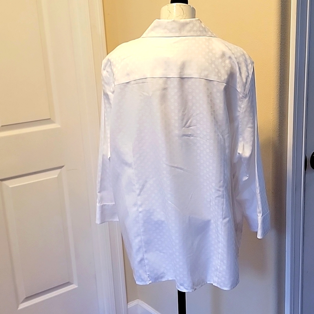 Alex Marie White Polka-dot Wrinkle Free Long Sleeve - Picture 2 of 4